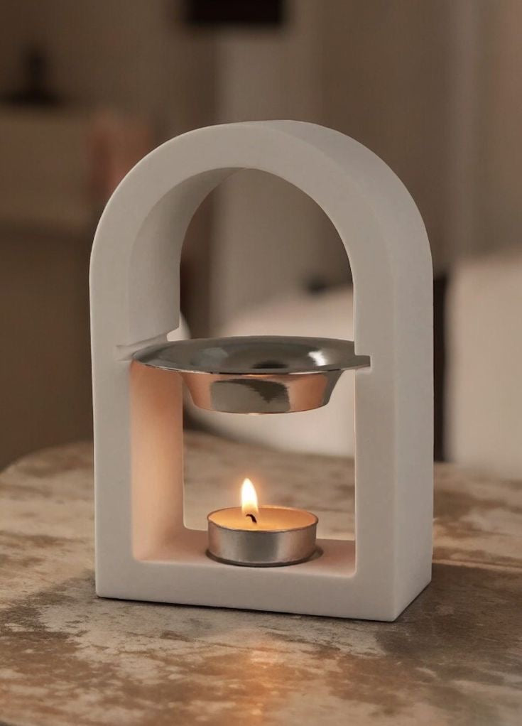 Luxury Oil / Wax Melt Burner with free 1 30ml Essential oil + 2 candles